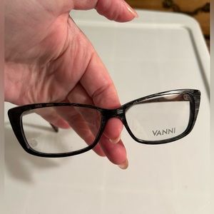 Vanni zyl Eyeglass frame new w demo lenses